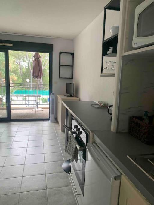 Les Appartements De La Marina Sanary-sur-Mer Luaran gambar