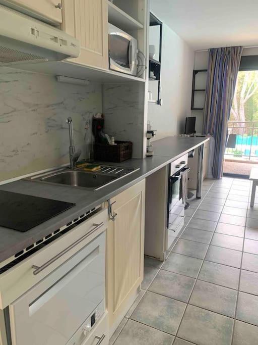 Les Appartements De La Marina Sanary-sur-Mer Luaran gambar